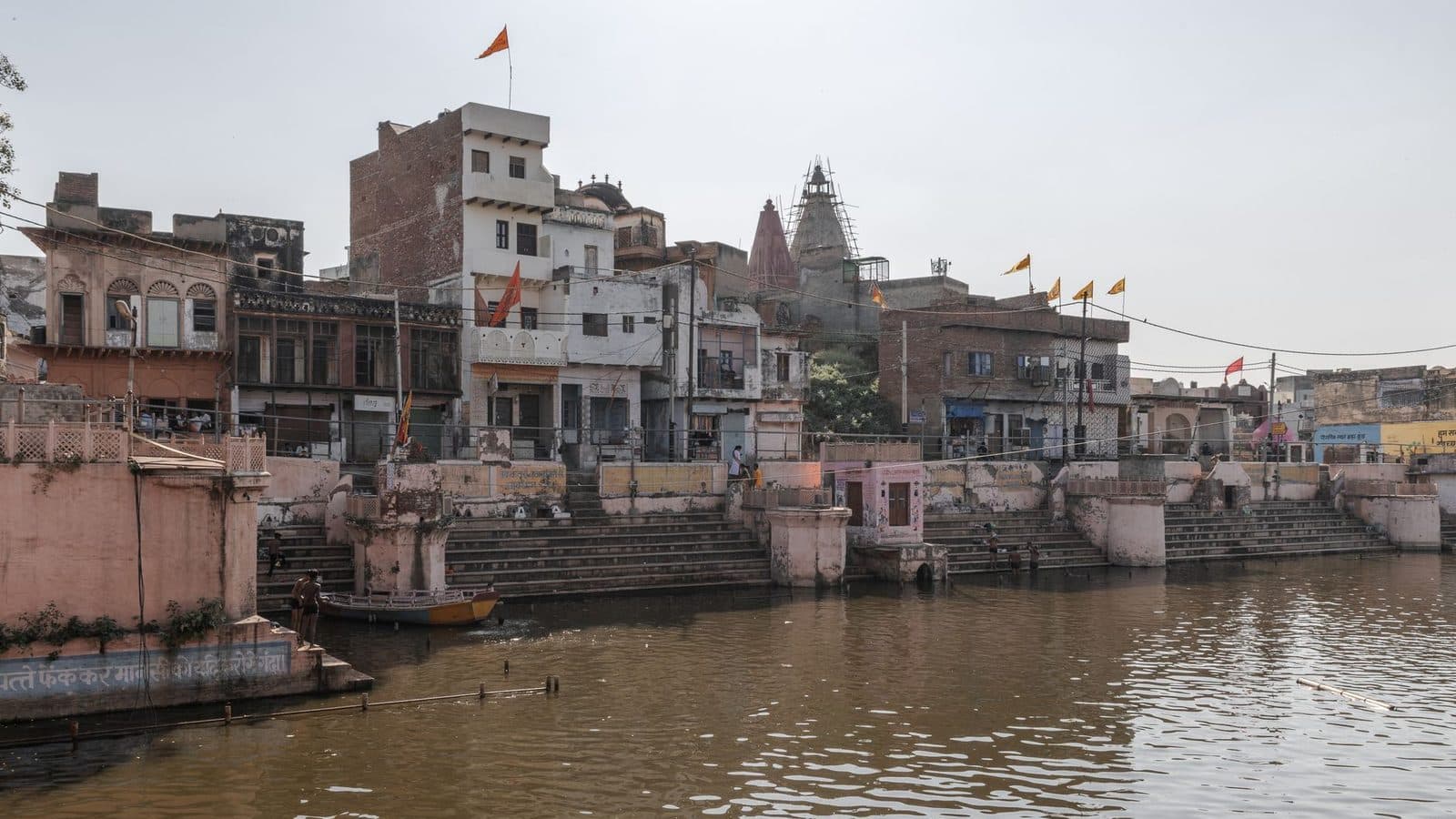 Govardhan parikrama devotees